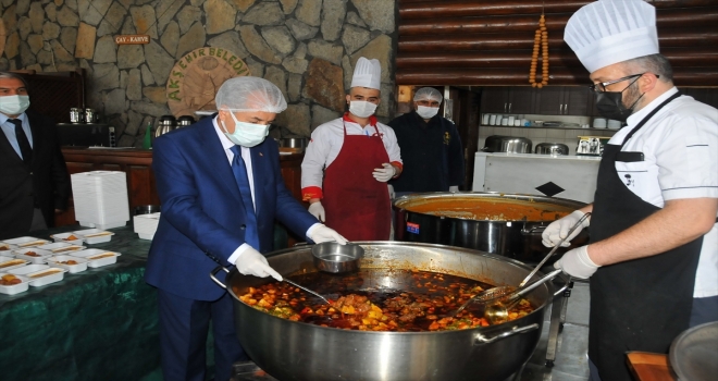 Akşehir'de ramazan dayanışmasıyla ihtiyaç sahiplerinin yüzü gülüyor