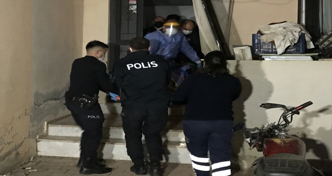 Antalya'da kendisine kesici aletle zarar veren kişi, hastaneye kaldırıldı