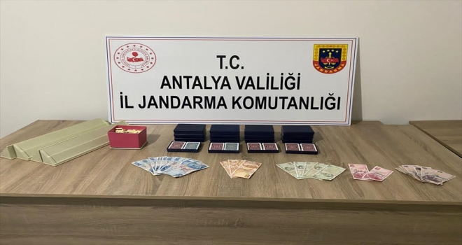 Antalya'da kumar oynayan ve Kovid-19 tedbirlerini ihlal eden 11 kişiye para cezası kesildi