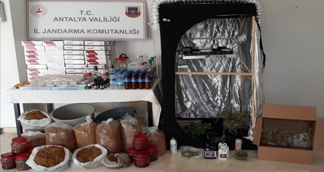 Antalya'da sahte alkol ve uyuşturucu operasyonunda 3 şüpheli yakalandı