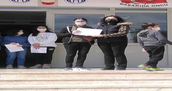 Antalya Hamidiye İmam Hatip Ortaokulu'nda e-Twinning projelerini tamamlayan öğrencilere sertifika