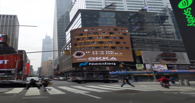 Arzum OKKA, New York'un Times Meydanı’nda
