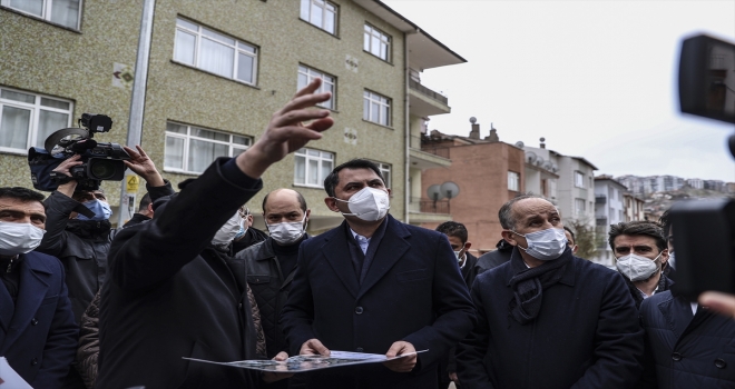Bakan Kurum, Çankaya'da kontrollü yıkımı süren binanın çevresinde incelemelerde bulundu: