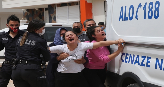 GÜNCELLEME 2 - Antalya'da babasını evlerinde silahla vuran kişi intihar etti