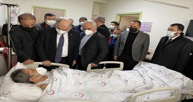 GÜNCELLEME - Niğde-Adana Otoyolu'ndaki zincirleme trafik kazasında 5 kişi yaralandı