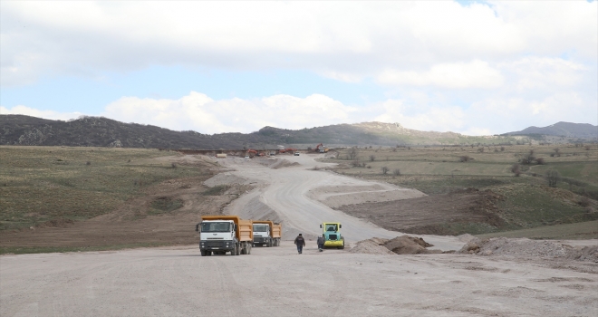 Kayseri Büyükşehir Belediye Başkanı Büyükkılıç, yapımı devam eden yolları denetledi