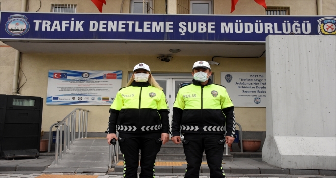 Kayseri trafiğine polis memurları Metin ve Eda Balkaş çifti yön veriyor