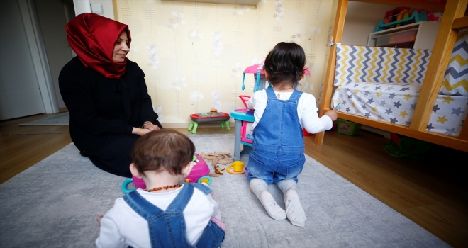 Kayserili çift 20 yıllık hasreti evlat edindikleri ve koruyucu ailesi oldukları kızlarıyla dindirdi