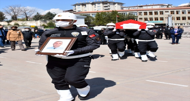 Kırıkkale'de trafik kazasında hayatını kaybeden polis memurunun cenazesi toprağa verildi