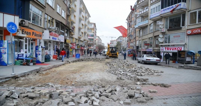 Kırşehir Belediyesi cadde düzenleme çalışması başlattı