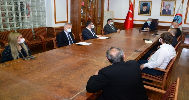 Kırşehir Valisi İbrahim Akın'dan aile içi ziyaretlerin yapılmaması çağrısı