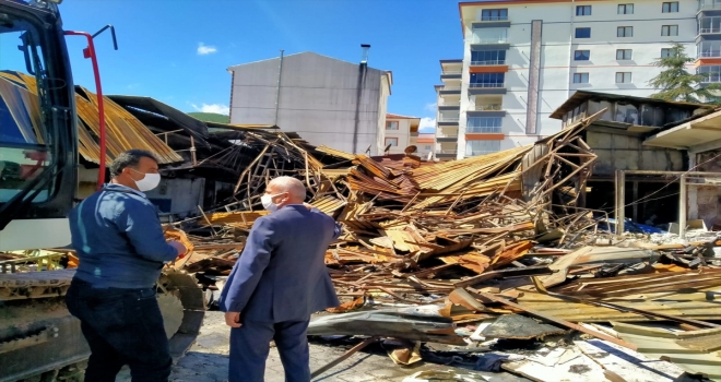 Kızılcahamam'da yangında zarar gören Kasaplar Çarşısı yıkılıyor