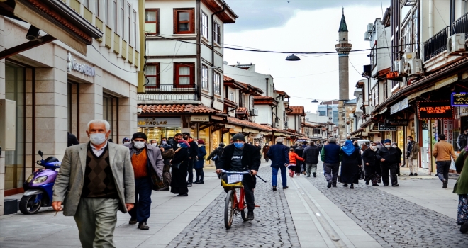 Konya'da çarşı pazarda ramazan hareketliliği yaşanıyor
