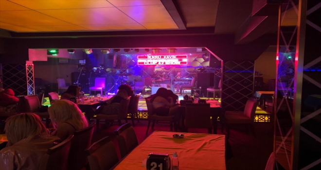 Konya'da Kovid-19 tedbirlerini ihlal eden iş yerindeki 53 kişiye para cezası kesildi
