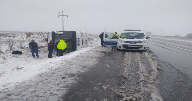 Konya'da tur otobüsü devrildi: 1 ölü, 12 yaralı