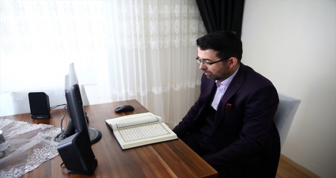 İmam ramazan ayında evlere çevrim içi misafir oluyor