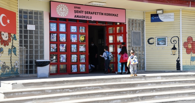 Minik yürekler harçlıklarıyla ramazanda ihtiyaç sahiplerini sevindirdi