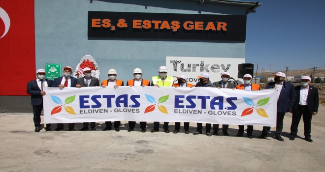 Sivas'ta 100 kişinin istihdam edileceği eldiven fabrikasının temeli atıldı