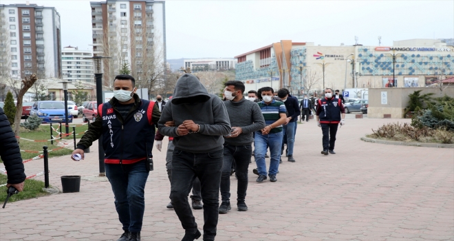 Sivas'ta sağlık çalışanları ile güvenlik görevlilerine saldıran 9 hasta yakını adliyede