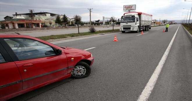 Sivas'ta sürücüsünün direksiyon hakimiyetini kaybettiği otomobil ters şeride geçti: 1 yaralı 
