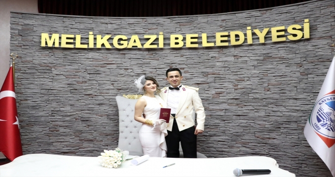 Talas Belediye Başkanı Yalçın, genç teğmenin nikahını kıydı