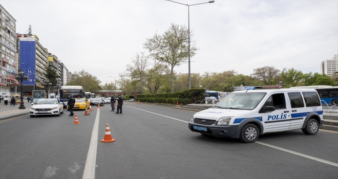 Tam kapanma döneminin ilk gününde trafikte yoğunluk 
