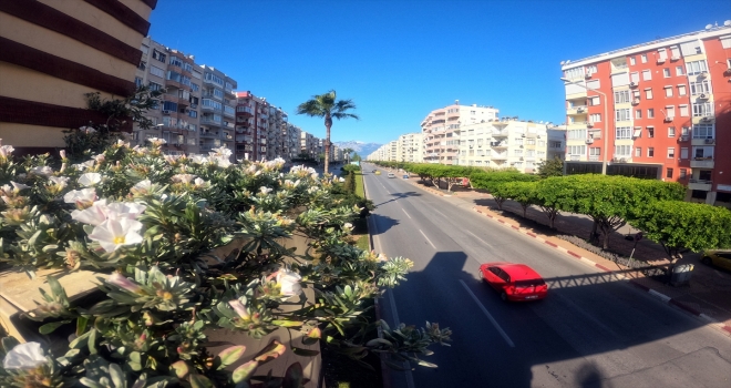 Turizm merkezleri Antalya ve Muğla'da sokağa çıkma kısıtlaması nedeniyle sessizlik hakim