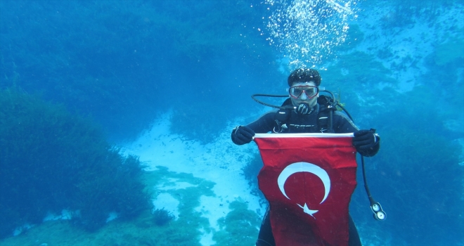 Türk Polis Teşkilatının 176. yılı Gökpınar Gölü'nde Türk bayraklı dalışla kutlandı