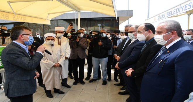 AK Parti İstanbul Milletvekili Abdullah Güler'in vefat eden annesi Sivas'ta toprağa verildi