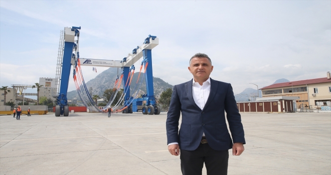 Antalya'da 560 tonluk vinç yatırımı, lüks yat siparişlerini hareketlendirdi