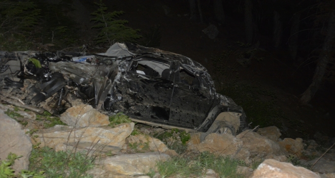 Antalya'da kamyonet uçuruma yuvarlandı: 1 ölü, 1 yaralı