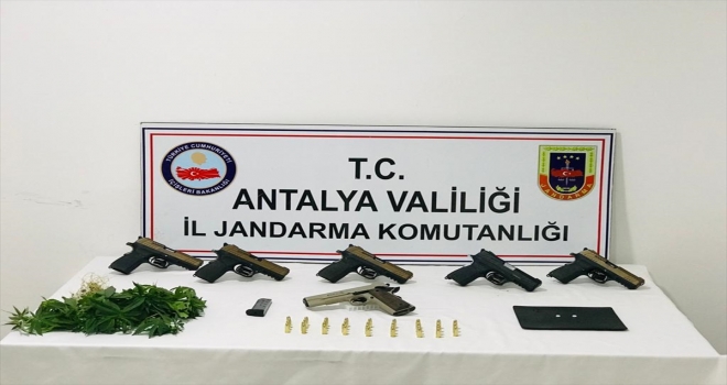 Antalya'da sanayi sitesinde kaçak silah operasyonu