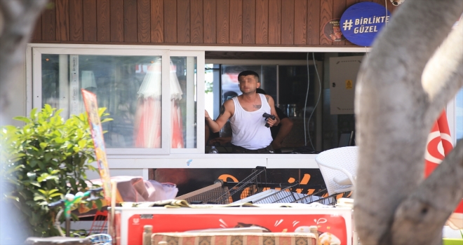 Antalya'da tabancayla iş yerinin tahliyesini engellemeye çalışan şüpheli gözaltına alındı