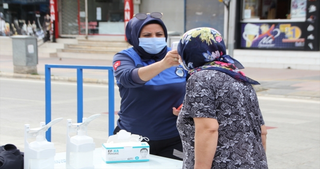 Antalya, Muğla, Isparta ve Burdur'da pazar yerlerinin açılması satıcılar ve vatandaşları sevindirdi