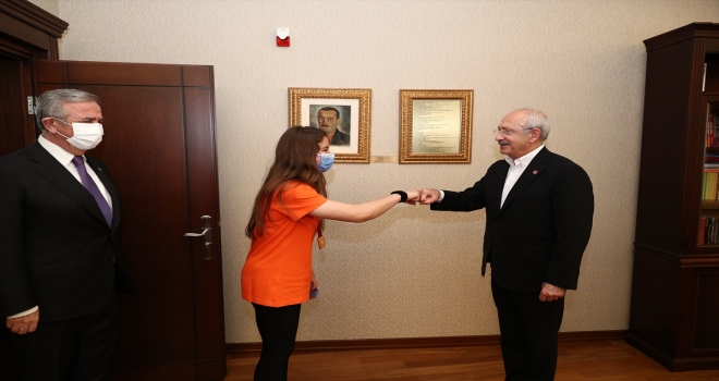CHP Genel Başkanı Kılıçdaroğlu, dünya şampiyonu milli cimnastikçi Ayşe Begüm Onbaşı'yı kabul etti