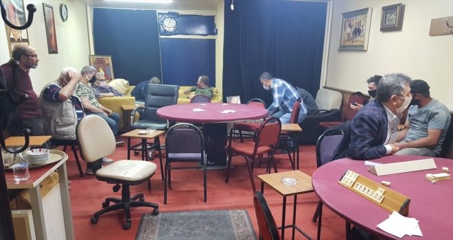 Eskişehir'de kumar oynayan ve Kovid-19 tedbirlerini ihlal eden 144 kişiye para cezası uygulandı