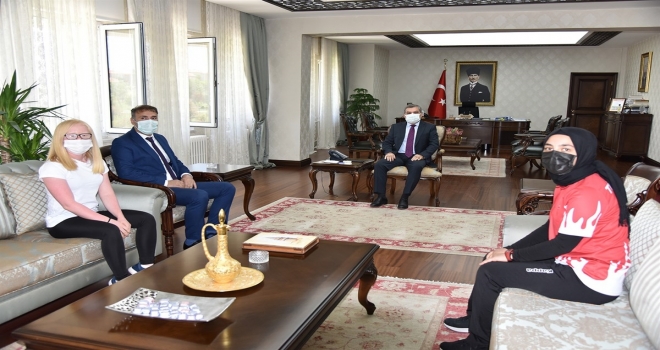 Genç sporculardan Vali Işık'a ziyaret