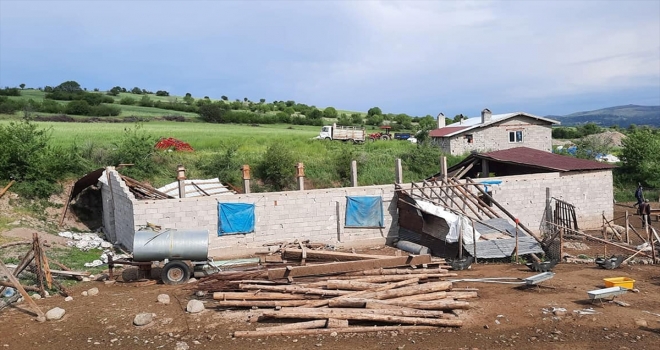 Güdül Belediye Başkanı Yalçın rüzgarın etkili olduğu Kayı Mahallesini ziyaret etti 