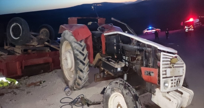 Traktörün devrilmesi sonucu 3'ü çocuk 4 kişi hayatını kaybetti, 18 kişi yaralandı