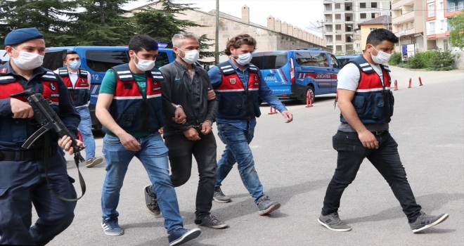 GÜNCELLEME - Niğde'de uyuşturucu operasyonunda yakalanan 6 zanlıdan 4'ü tutuklandı