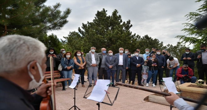 Halk ozanı Aşık Mahsuni Şerif, Nevşehir'deki kabri başında anıldı