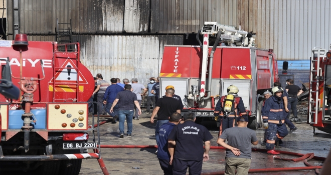 Kahramankazan'da geri dönüşüm fabrikasında çıkan yangın söndürüldü