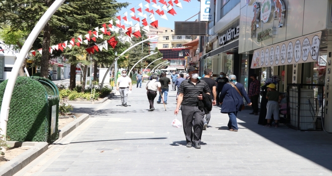 Kayseri, Kırşehir ve Niğde'de Ramazan Bayramı öncesi alışveriş yoğunluğu yaşandı