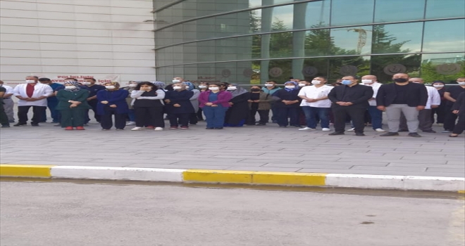 Kırıkkale'de Kovid-19 nedeniyle yaşamını yitiren sağlık memuru son yolculuğuna uğurlandı