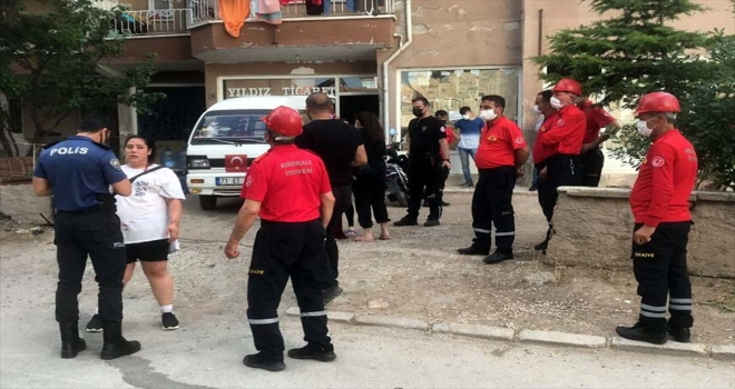 Kırıkkale'de oğlunun arkadaşıyla bıçaklı kavgasını ayırmak isteyen anne ve kızı yaralandı