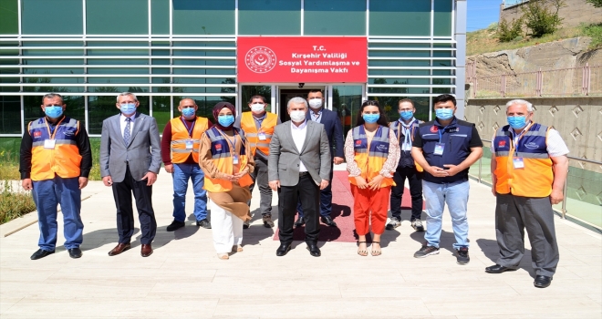 Kırşehir Valisi Akın, görevli personellerin bayramını kutladı