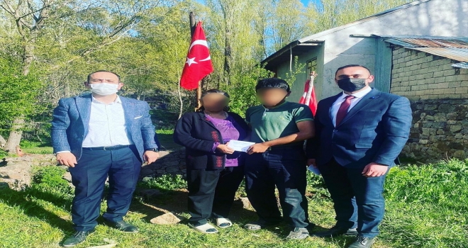 TÜGVA İmranlı ilçesindeki 15 çocuğa yardımda bulundu