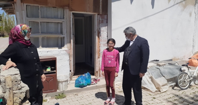 Ulaş Belediye Başkanı İlbey ihtiyaç sahibi aileleri ziyaret etti