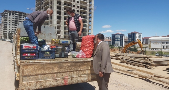 Yahşihan Belediyesi, pazara gidemeyenler için seyyar pazar hizmeti verdi