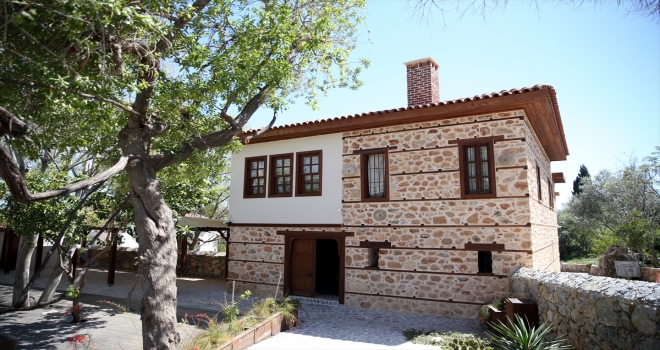 Yerleşik yabancıların yoğunlukta yaşadığı Alanya, yöresel lezzetleriyle de tatilcilere hitap edecek